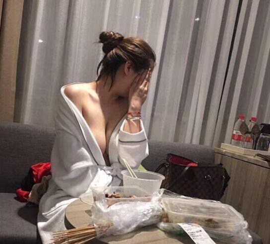 有這樣的女朋友陪你擼串喝酒，真是人生一大快哉...吃飽喝足