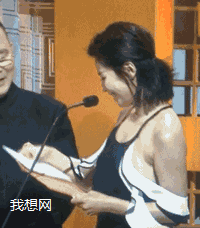 劉濤頒獎吊帶滑落低胸貼瞬間害羞——據(jù)說PS無馬賽克圖？